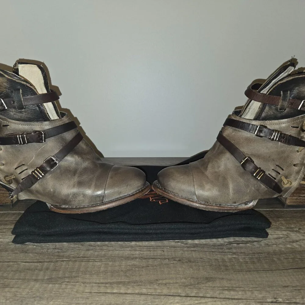 🦅 Freebird Distressed Grey Leather Buckle Boots Size 10 🦅 - Picture 7 of 10